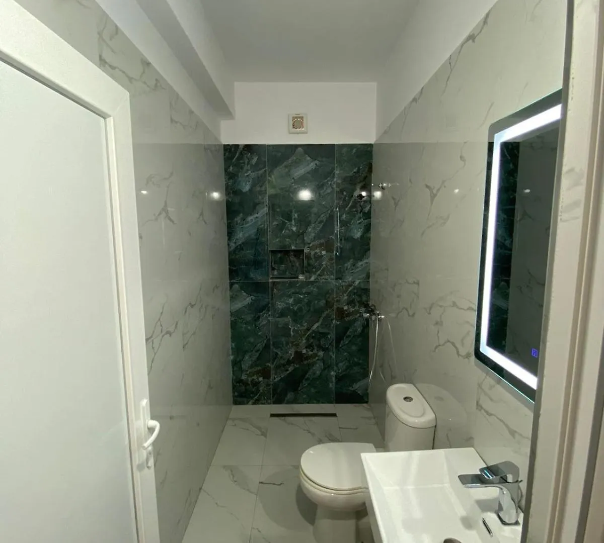 Hotel Kaloshi Mezez