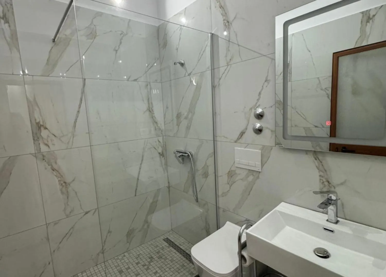 Hotel Kaloshi Mezez