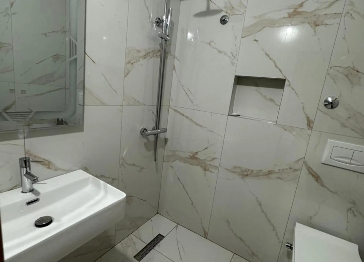 Hotel Kaloshi Mezez 4*,  Albanien